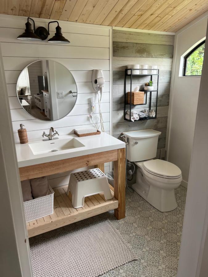 Maria'S Tiny Barn Guest House Homestead Exterior photo